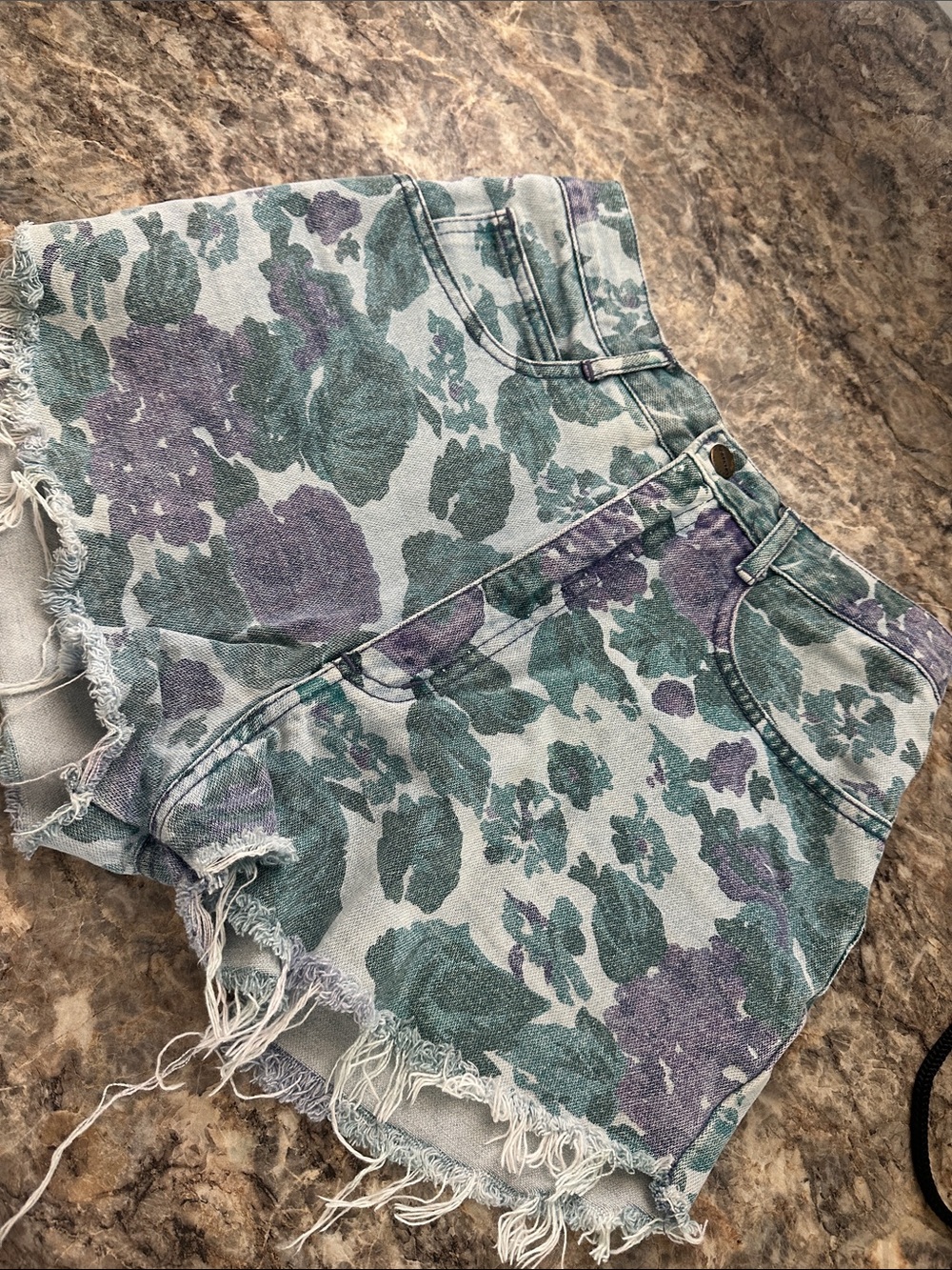 Vintage Floral Print High-Waist Denim Shorts in Green and Purple